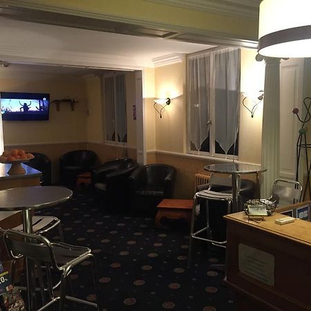 Arcantis Hotel La Residence Cergy Exterior photo
