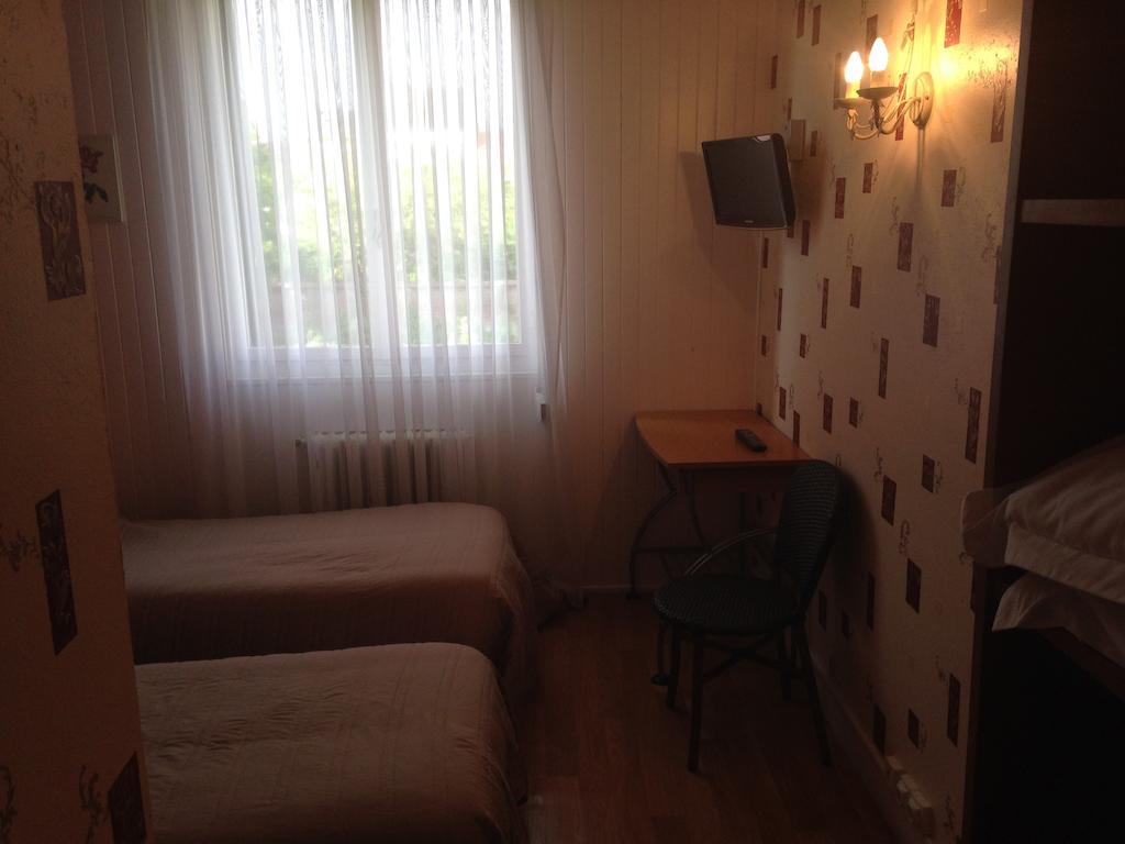 Arcantis Hotel La Residence Cergy Room photo