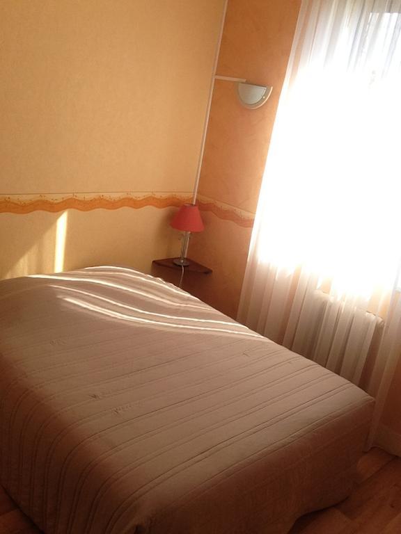 Arcantis Hotel La Residence Cergy Room photo